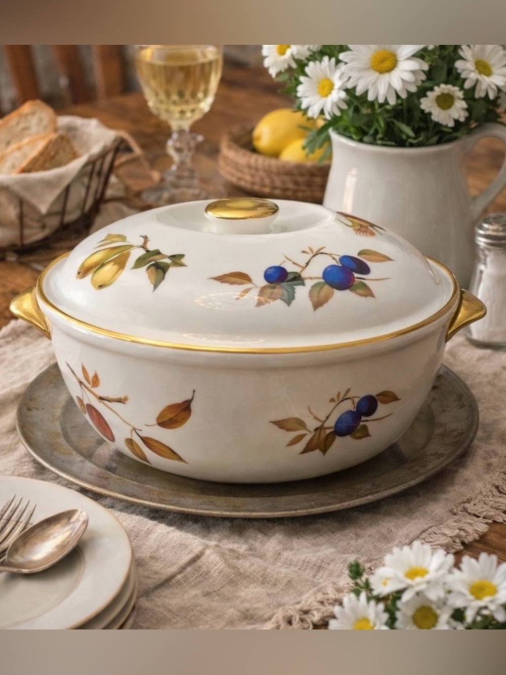 Royal Worcester Evesham Gold Covered Casserole 🍋 Round 9” Vintage